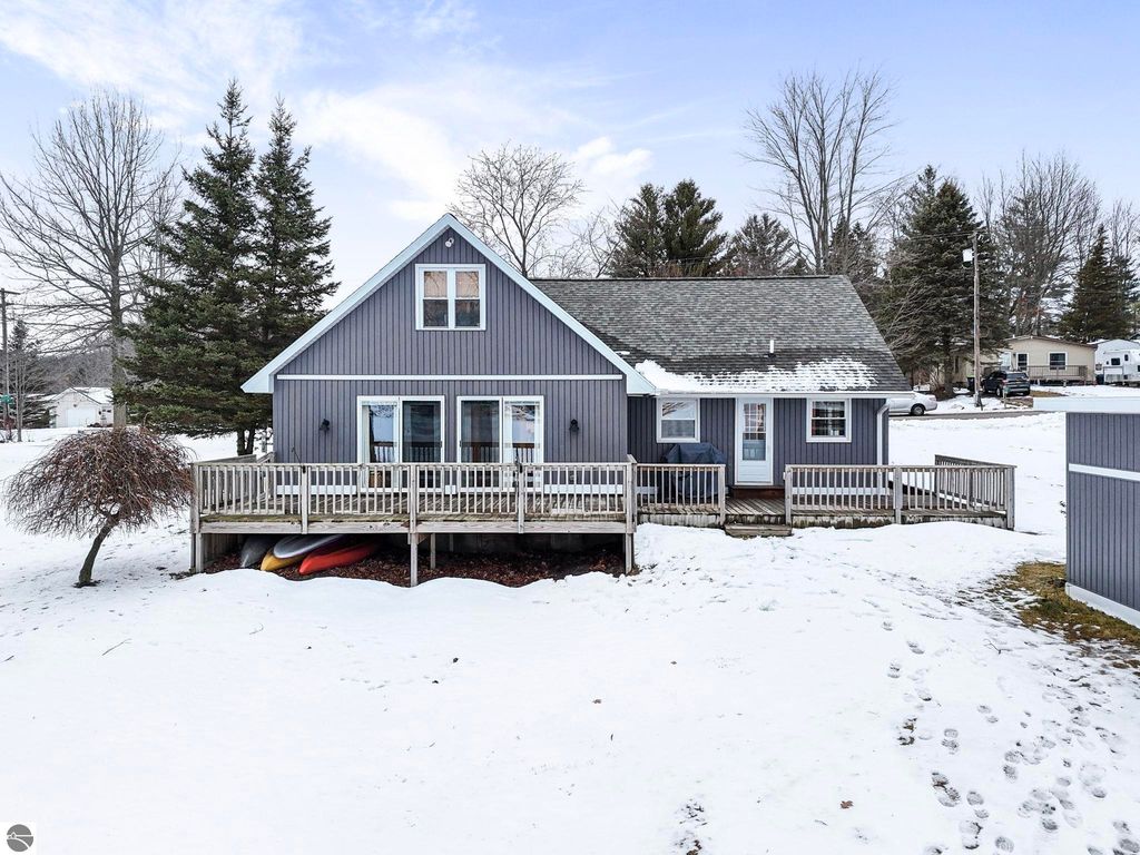 9464 Stone Ledge Lake Drive, Cadillac, MI 49601