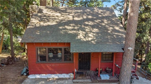 964 Chateau Drive, Crestline, CA 92325