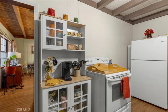 964 Chateau Drive, Crestline, CA 92325