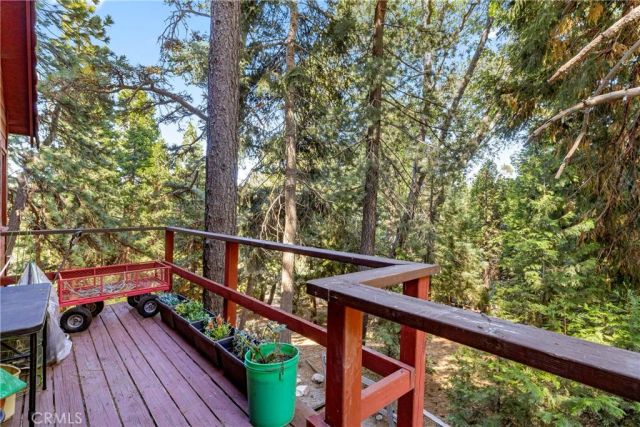 964 Chateau Drive, Crestline, CA 92325