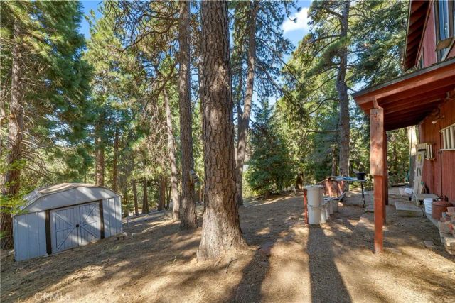 964 Chateau Drive, Crestline, CA 92325