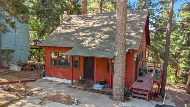 964 Chateau Drive, Crestline, CA 92325