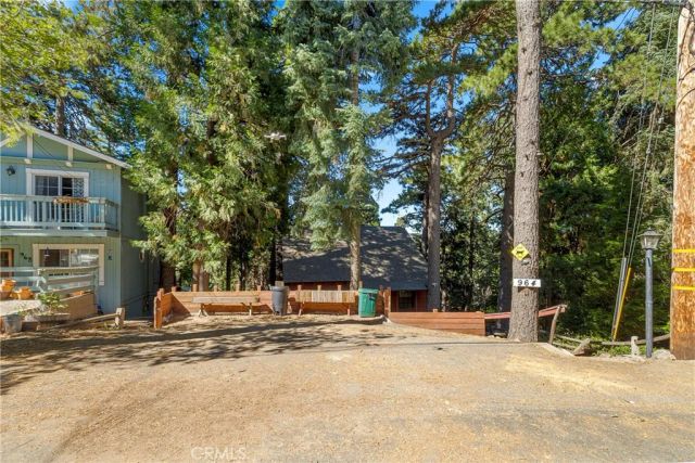 964 Chateau Drive, Crestline, CA 92325