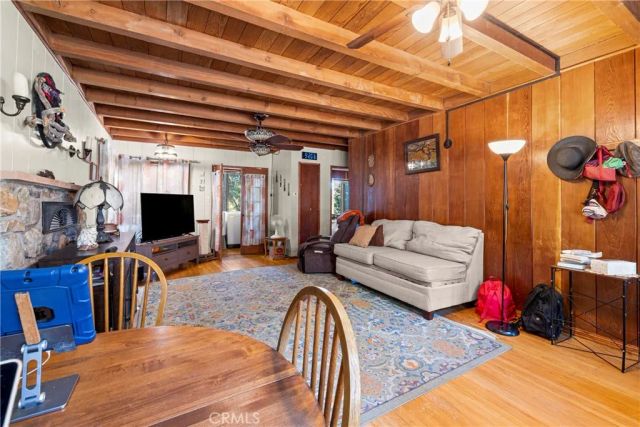 964 Chateau Drive, Crestline, CA 92325