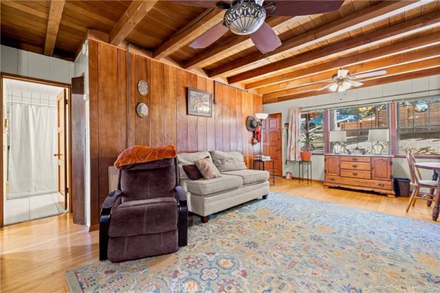 964 Chateau Drive, Crestline, CA 92325