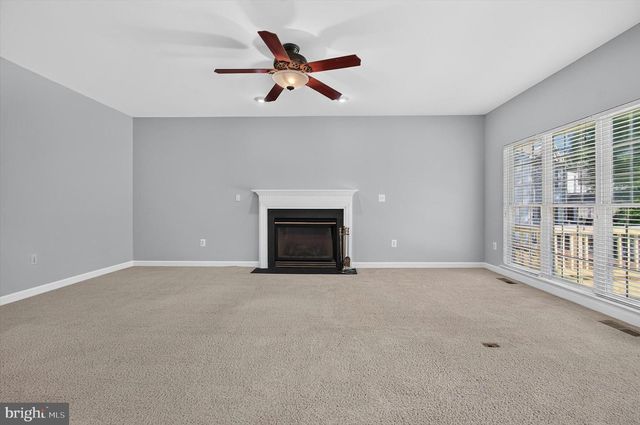 25670 S VILLAGE DR, Chantilly, VA 20152