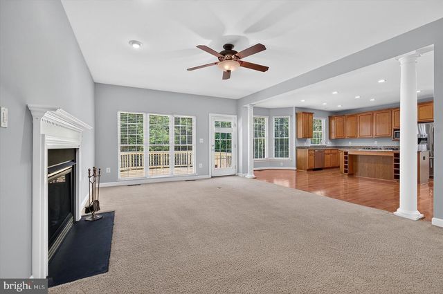 25670 S VILLAGE DR, Chantilly, VA 20152