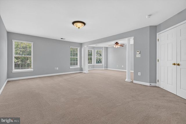25670 S VILLAGE DR, Chantilly, VA 20152