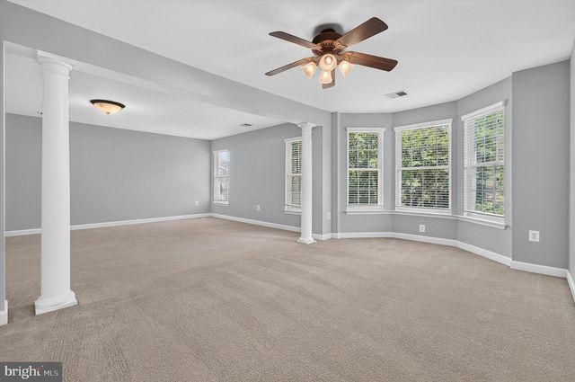 25670 S VILLAGE DR, Chantilly, VA 20152