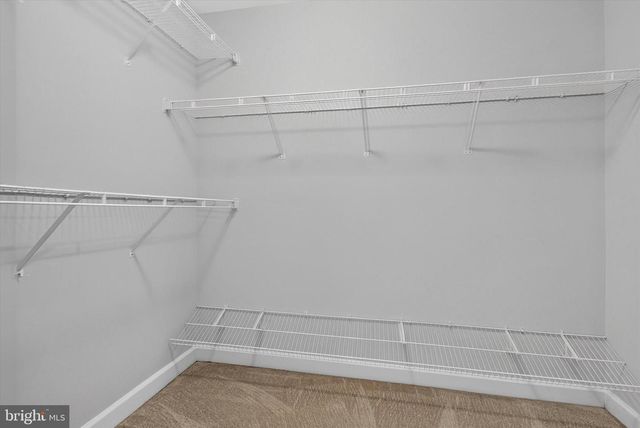 25670 S VILLAGE DR, Chantilly, VA 20152