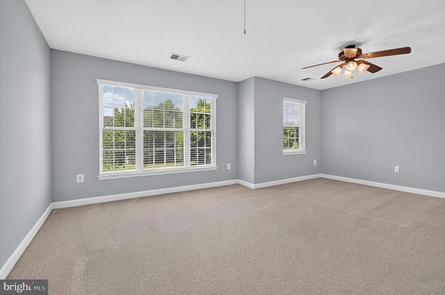 25670 S VILLAGE DR, Chantilly, VA 20152