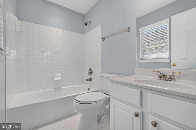 25670 S VILLAGE DR, Chantilly, VA 20152