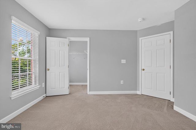 25670 S VILLAGE DR, Chantilly, VA 20152