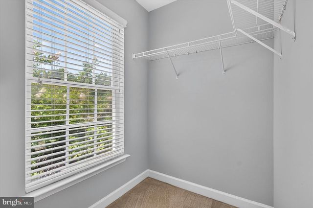25670 S VILLAGE DR, Chantilly, VA 20152