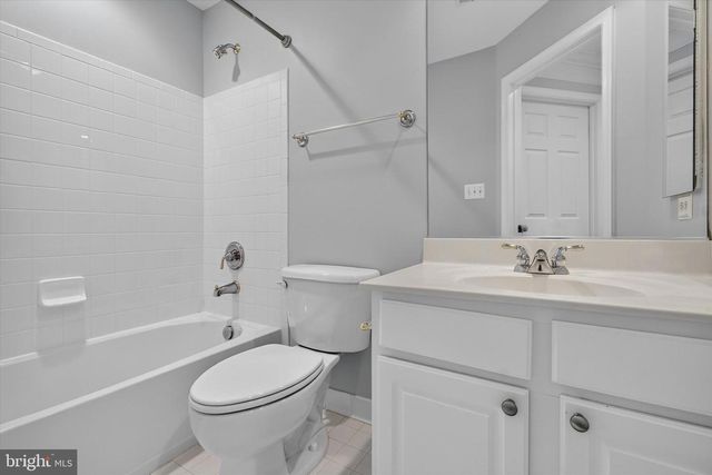 25670 S VILLAGE DR, Chantilly, VA 20152