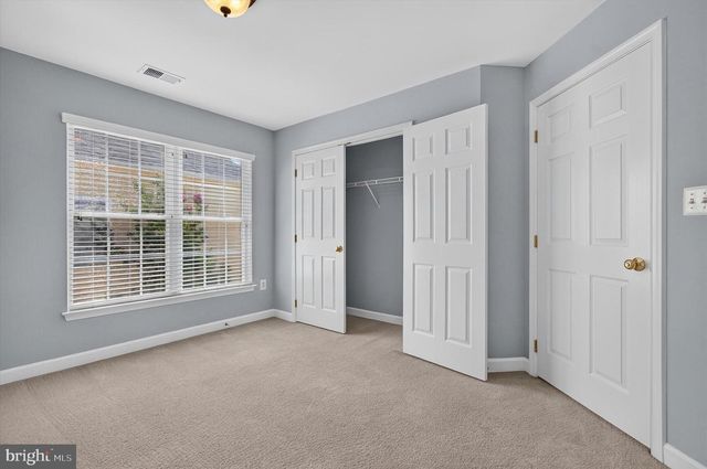 25670 S VILLAGE DR, Chantilly, VA 20152
