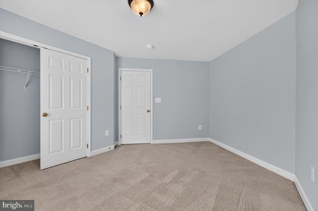 25670 S VILLAGE DR, Chantilly, VA 20152