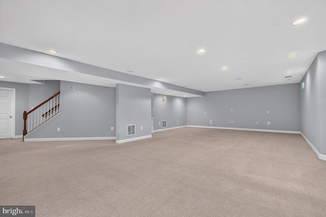 25670 S VILLAGE DR, Chantilly, VA 20152