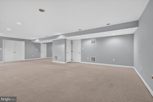25670 S VILLAGE DR, Chantilly, VA 20152