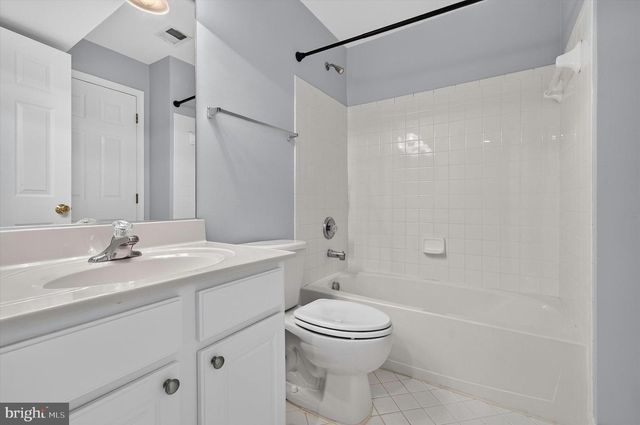 25670 S VILLAGE DR, Chantilly, VA 20152