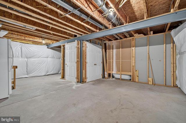 25670 S VILLAGE DR, Chantilly, VA 20152