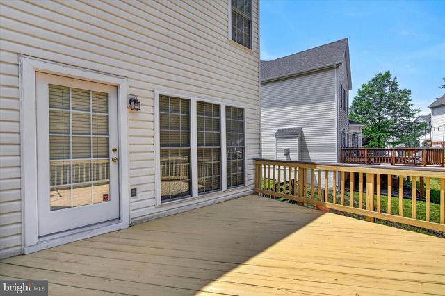 25670 S VILLAGE DR, Chantilly, VA 20152