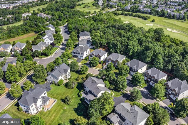 25670 S VILLAGE DR, Chantilly, VA 20152