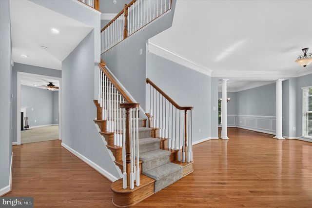 25670 S VILLAGE DR, Chantilly, VA 20152