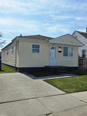 8434 Orchard Avenue, Warren, MI 48089