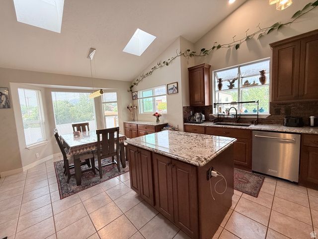 681 E ABBOTTSFORD CT, Sandy, UT 84070
