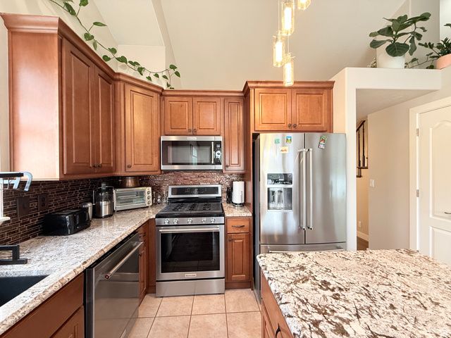681 E ABBOTTSFORD CT, Sandy, UT 84070