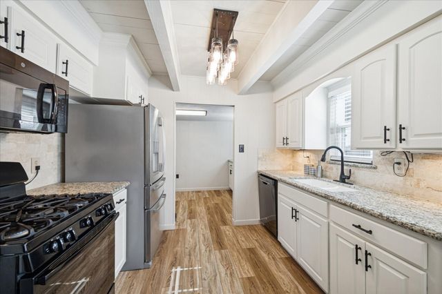 143 Thunderbird Drive, Conroe, TX 77304