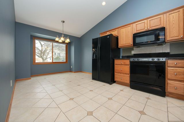 5416 Meadowlark Ln, Cedar Falls, IA 50613