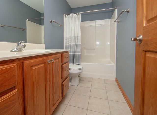 5416 Meadowlark Ln, Cedar Falls, IA 50613