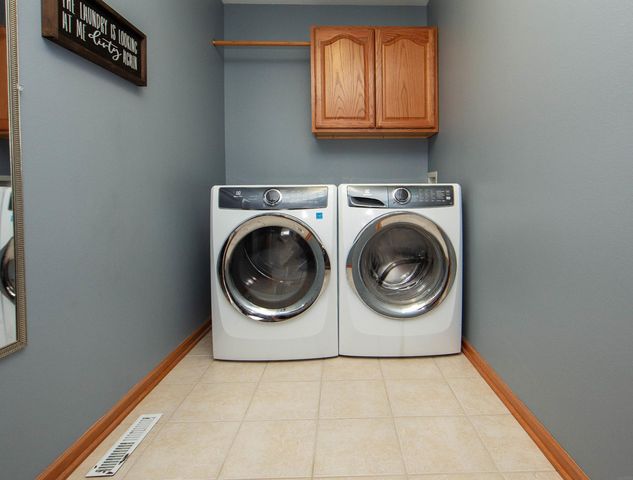 5416 Meadowlark Ln, Cedar Falls, IA 50613