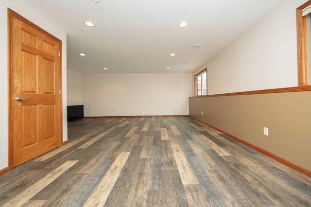 5416 Meadowlark Ln, Cedar Falls, IA 50613