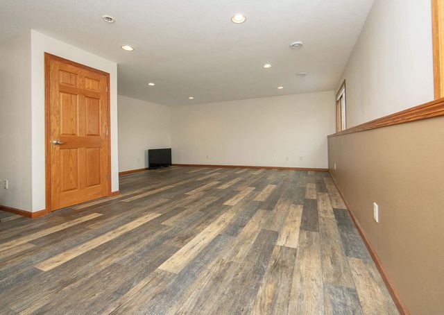 5416 Meadowlark Ln, Cedar Falls, IA 50613