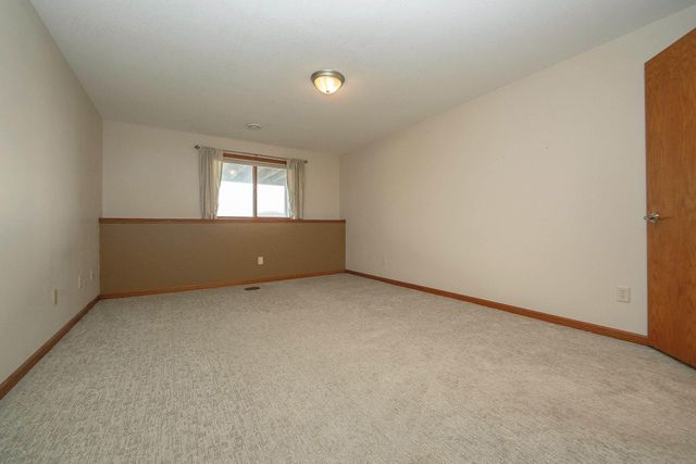 5416 Meadowlark Ln, Cedar Falls, IA 50613