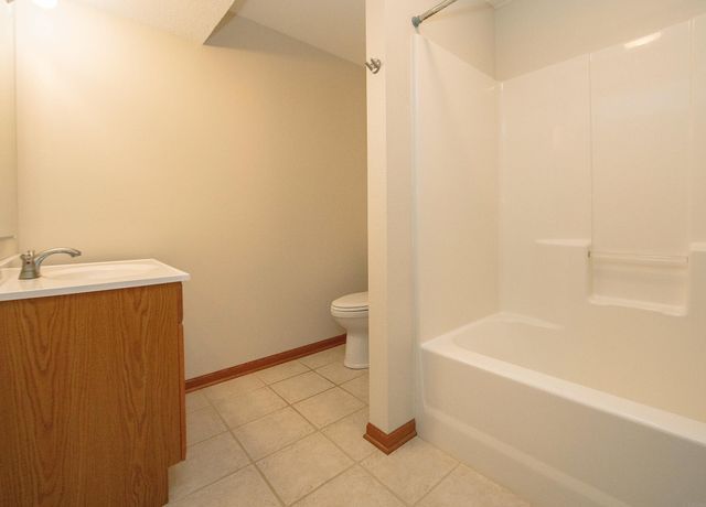 5416 Meadowlark Ln, Cedar Falls, IA 50613