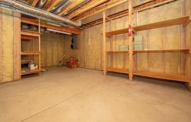 5416 Meadowlark Ln, Cedar Falls, IA 50613