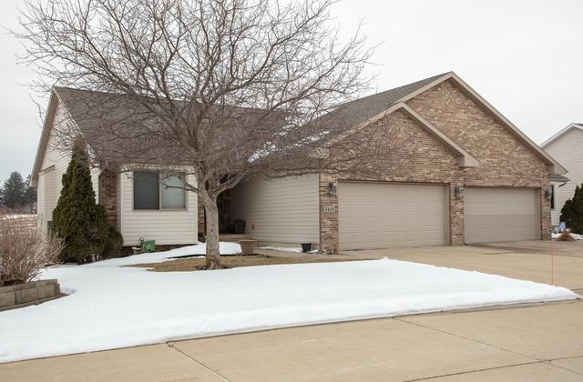 5416 Meadowlark Ln, Cedar Falls, IA 50613