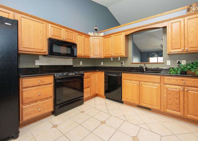 5416 Meadowlark Ln, Cedar Falls, IA 50613