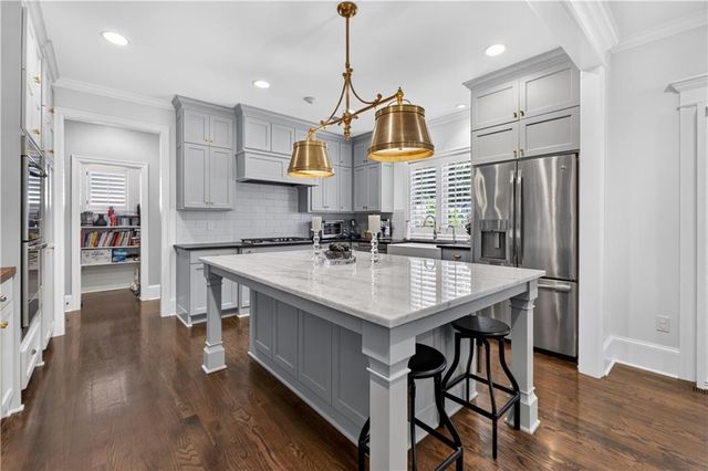4907 W 69th Terrace, Prairie Village, KS 66208