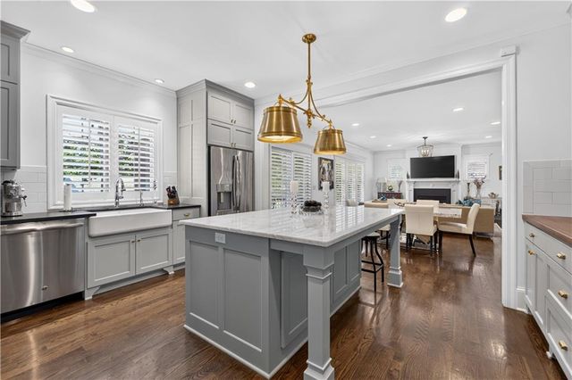 4907 W 69th Terrace, Prairie Village, KS 66208