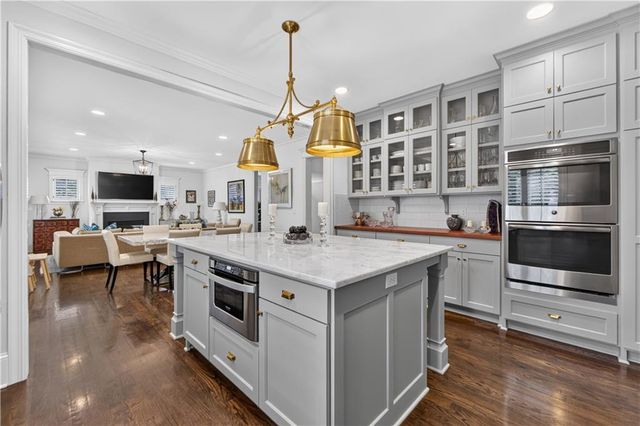 4907 W 69th Terrace, Prairie Village, KS 66208