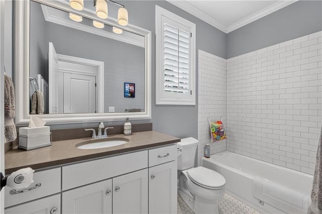 4907 W 69th Terrace, Prairie Village, KS 66208
