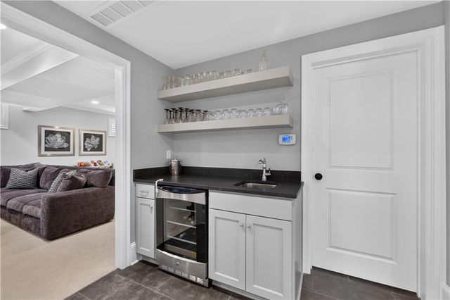 4907 W 69th Terrace, Prairie Village, KS 66208