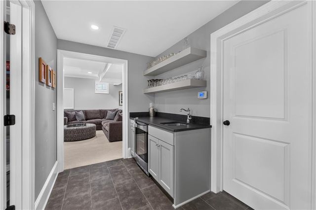 4907 W 69th Terrace, Prairie Village, KS 66208