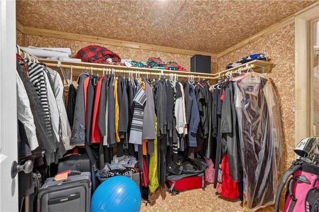 4907 W 69th Terrace, Prairie Village, KS 66208