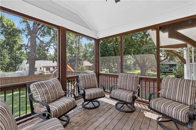 4907 W 69th Terrace, Prairie Village, KS 66208